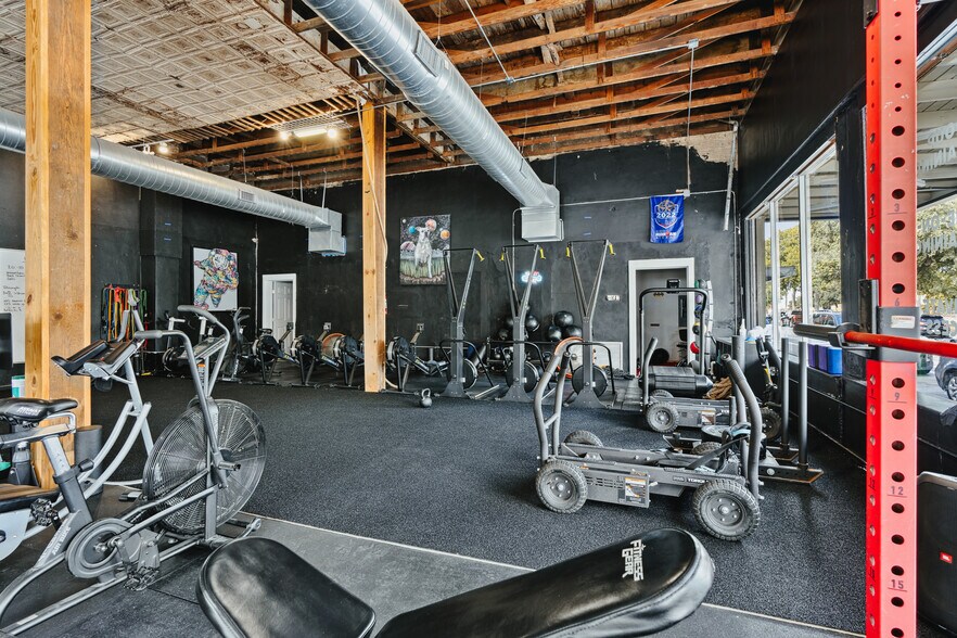 More Photos Of 1941-1947 N New Braunfels Ave, San Antonio Storefront Retail Office For Lease