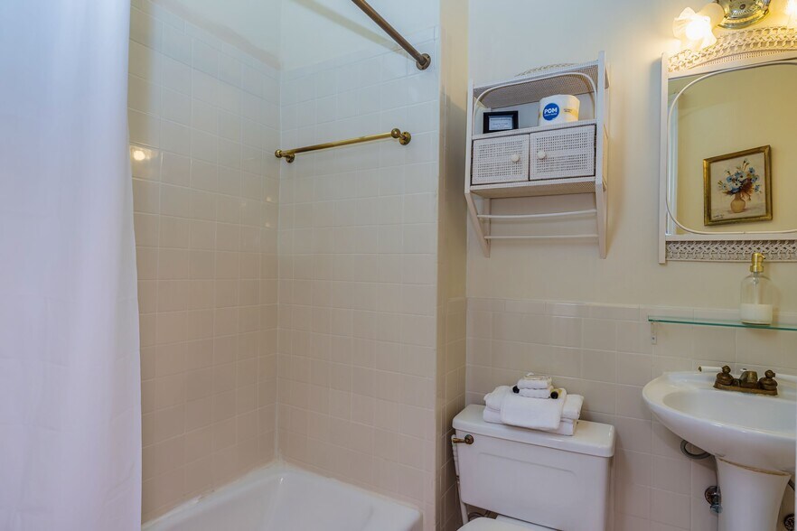 More Photos Of 252 Seavy St, Senoia Hospitality For Sale