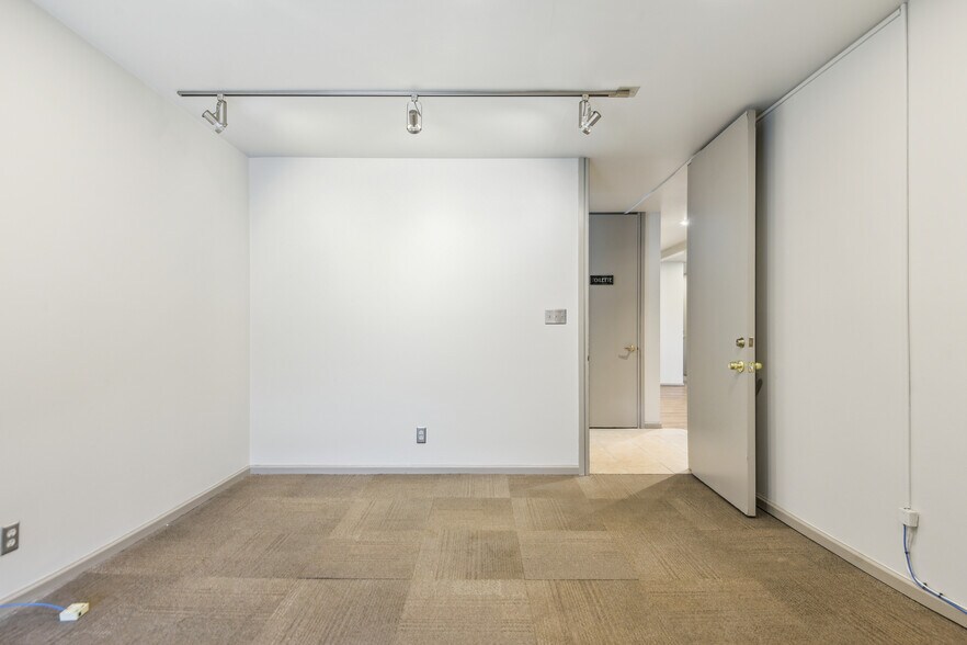 More Photos Of 7225 S 85th East Ave, Tulsa Office For Lease