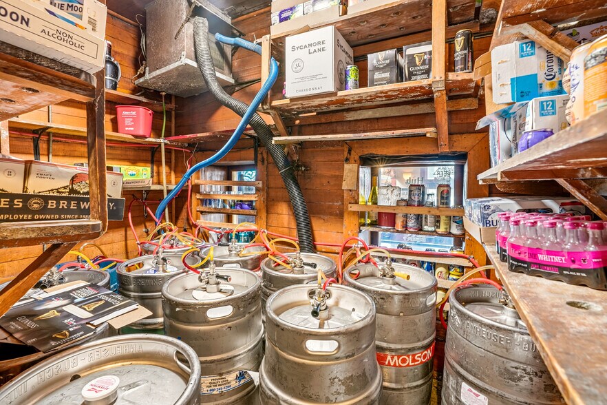 More Photos Of 2926 N Monroe St, Spokane Bar For Sale
