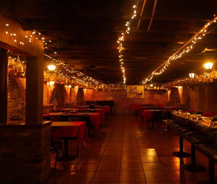 More Photos Of 1646 N Las Palmas Ave, Los Angeles Restaurant For Sale