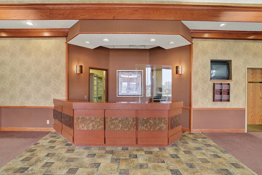 More Photos Of 711 W Gardner Dr, Marion Medical For Sale