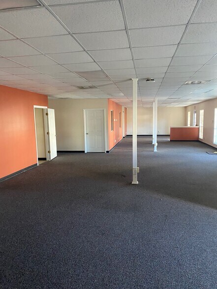 More Photos Of 343 Parker St, Baxley Office For Lease