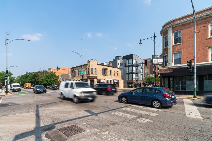 More Photos Of 4410 N Clark St, Chicago Apartments For Lease