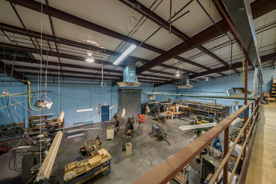 More Photos Of 6000 E Coury Dr, Cottonwood Light Manufacturing For Sale