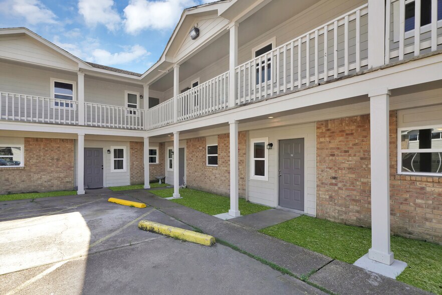 More Photos Of 6205 Jackson Rd, Hitchcock Apartments For Sale