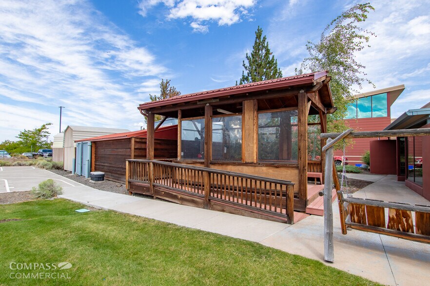 More Photos Of 2999 SW 6th St, Redmond Office For Lease