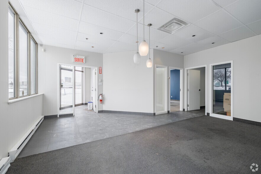 More Photos Of 9415-9495 Aut Transcanadienne, Montréal Warehouse For Lease