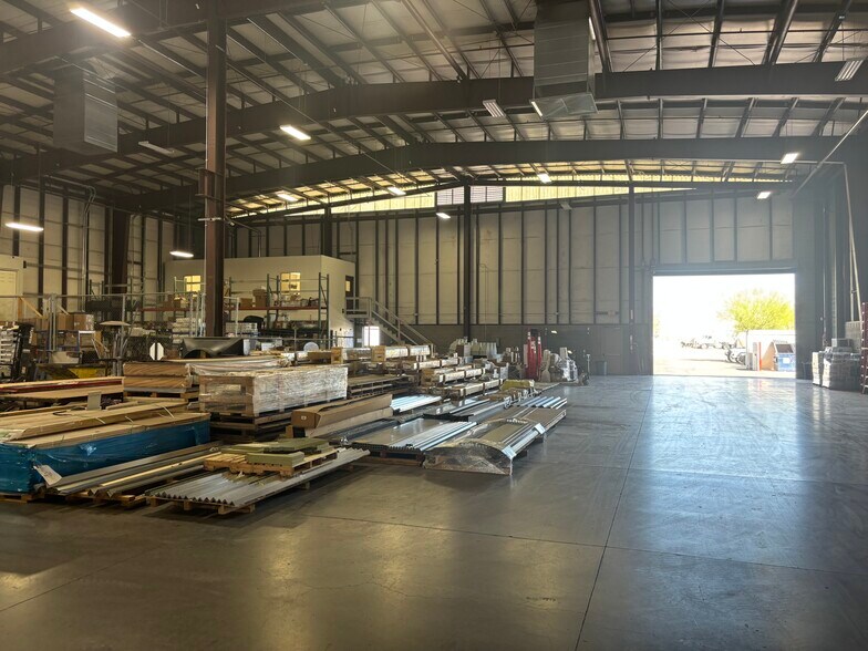 More Photos Of 3062 N Maple, Mesa Manufacturing For Sale