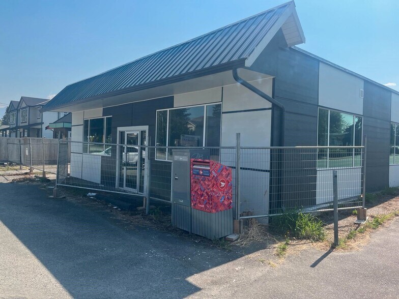 More Photos Of 46604 First Ave, Chilliwack Convenience Store For Lease
