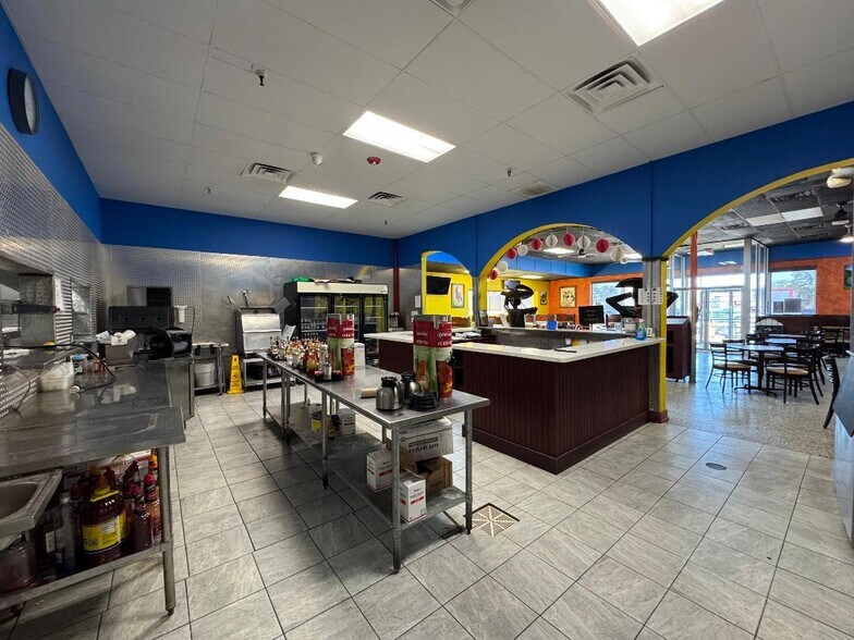More Photos Of 1906-1908 N Frazier St, Conroe Health Club For Lease