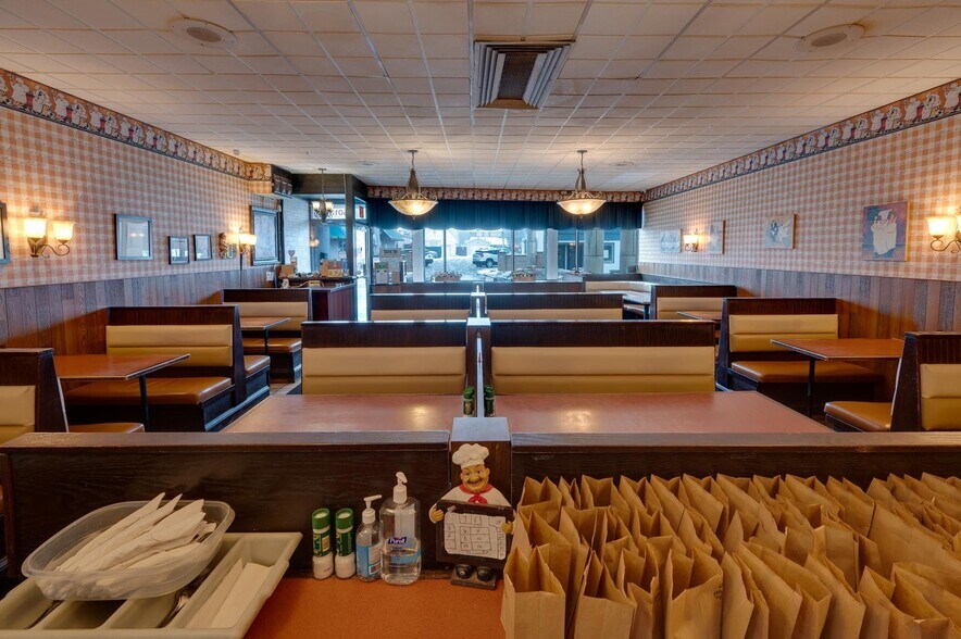 More Photos Of 3011 Pine Ave, Niagara Falls Restaurant For Sale