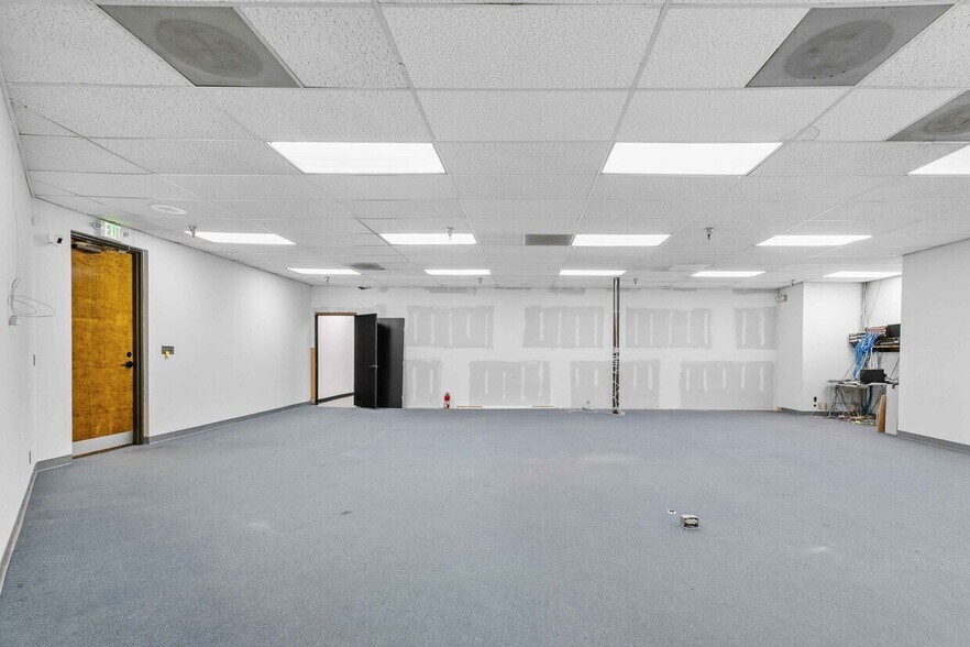 More Photos Of 9036 Winnetka Ave, Northridge Loft Creative Space For Lease