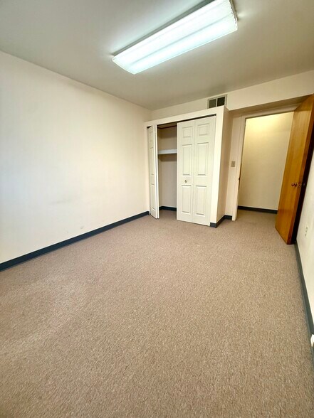 More Photos Of 33850 Armada Ridge Rd, Richmond Warehouse For Lease