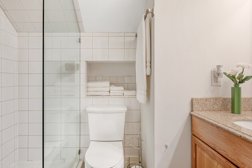 More Photos Of 2814 3rd Av W, Vancouver Hospitality For Sale