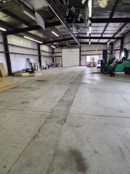 More Photos Of 111 E Maple St, Lamar Flex For Sale
