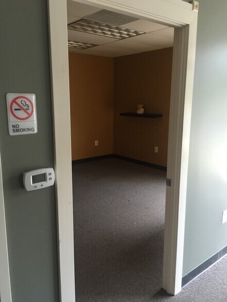 More Photos Of 9042 Hornbaker Rd, Manassas Industrial For Lease