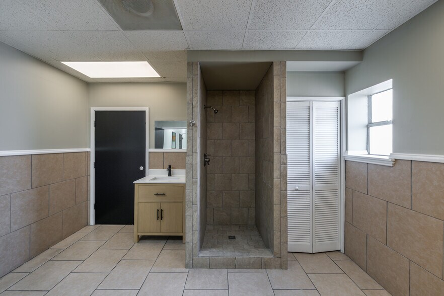 More Photos Of 900 Canal St, Jacksonville Distribution For Lease