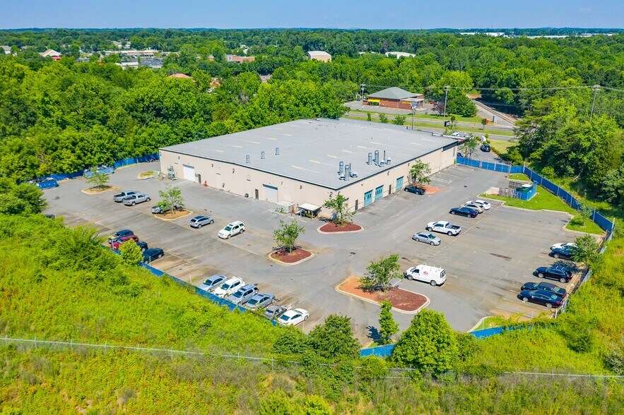 More Photos Of 10421 S Tryon St, Charlotte Auto Repair For Sale