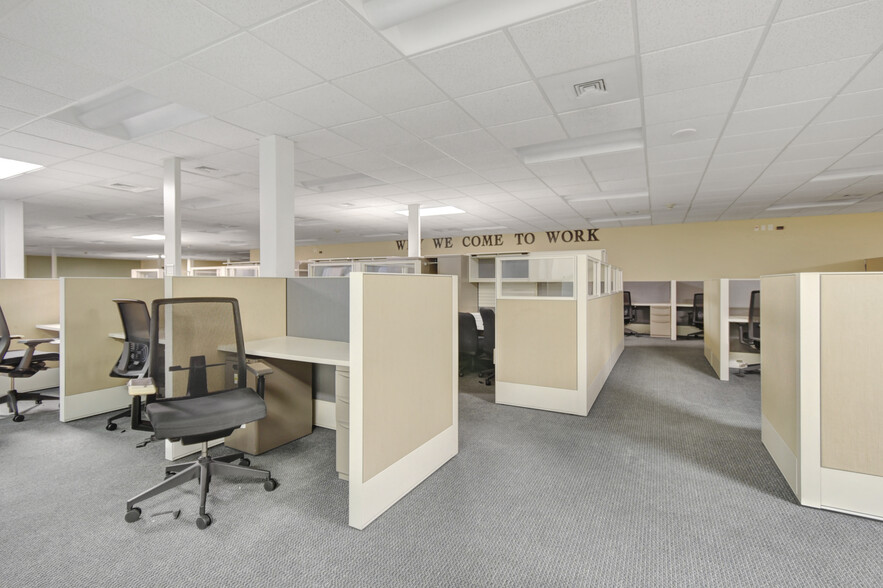 More Photos Of 9512 Sunbeam Center Dr, Jacksonville Office For Lease