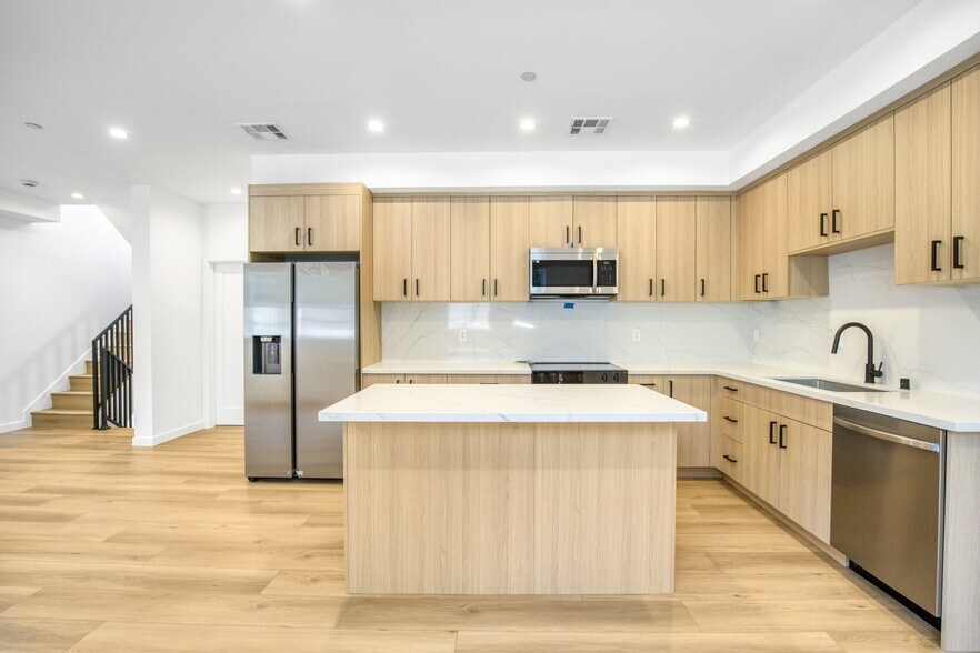 More Photos Of 10826 Hesby St, North Hollywood Apartments For Sale