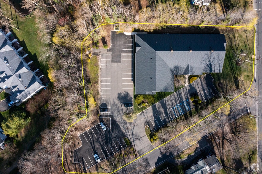 More Photos Of 170 N Country Rd, Port Jefferson Office For Lease