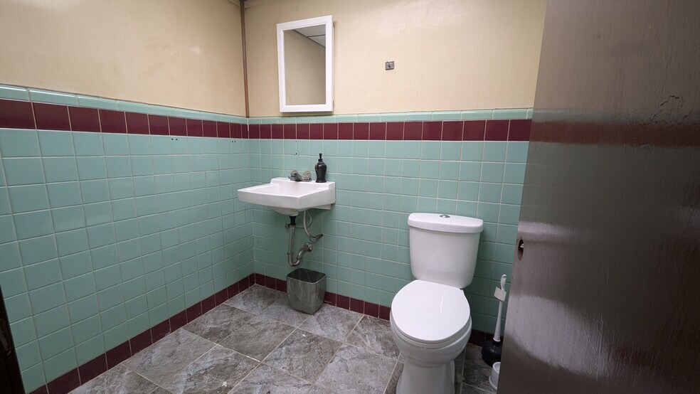 More Photos Of 2315 S Main St, Rockford General Retail For Sale