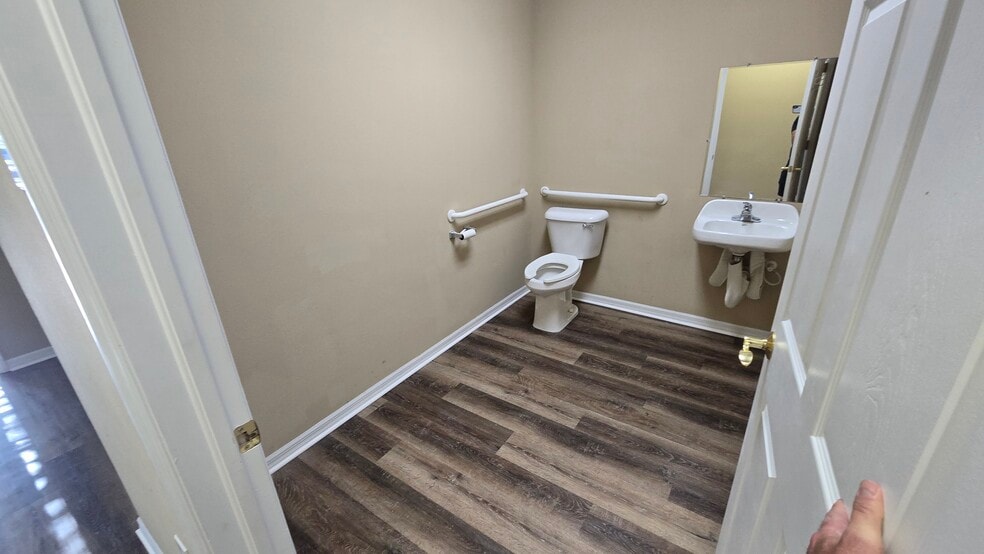 More Photos Of 2649 Windguard Cir, Zephyrhills Medical For Lease