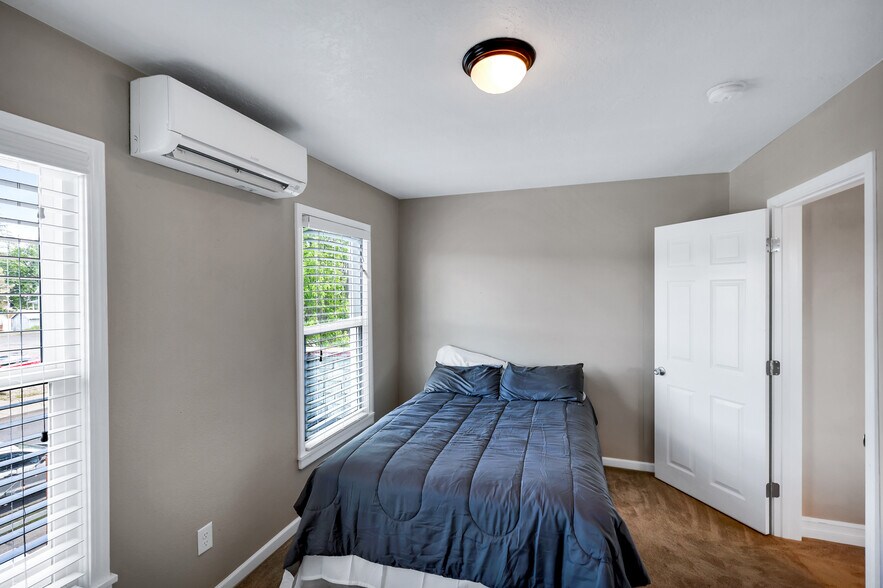 More Photos Of 2926 N Monroe St, Spokane Bar For Sale