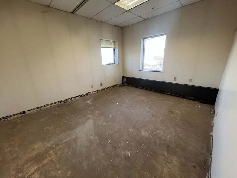 More Photos Of 2533-2541 Rulon White Blvd, Ogden Manufacturing For Lease