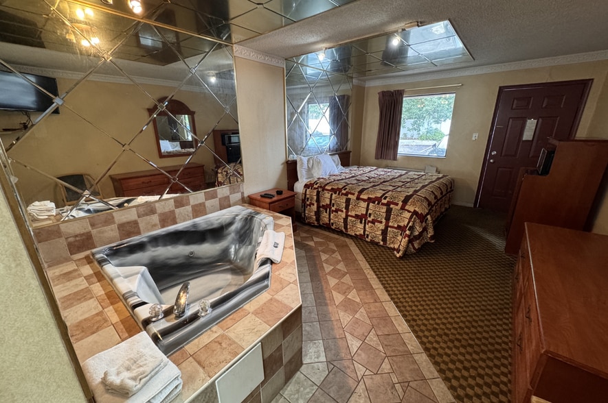 More Photos Of 206 E White Horse Pike, Galloway Hotel For Sale