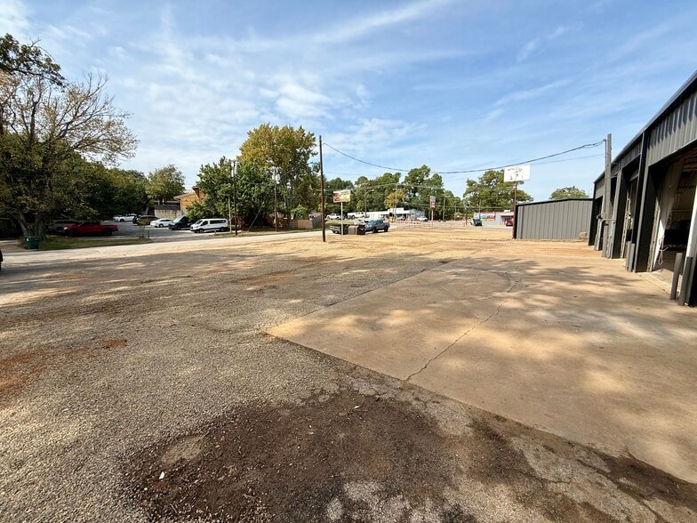 More Photos Of 1622 W Front St, Tyler Industrial For Sale