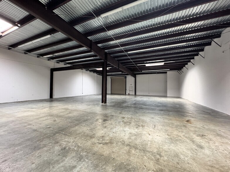 More Photos Of 310 Mason Creek Dr, Katy Warehouse For Lease