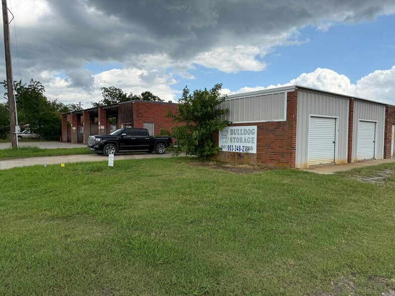 More Photos Of 931 E Dallas Ave, Cooper Self Storage For Sale