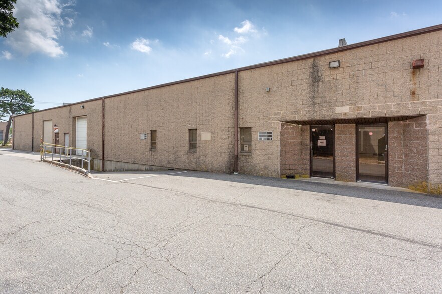 More Photos Of 2130 Pond Rd, Ronkonkoma Warehouse For Lease