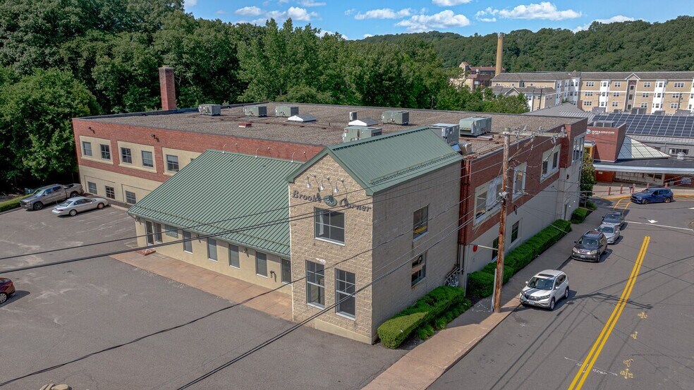 More Photos Of 25 Brook St, Shelton Manufacturing For Lease