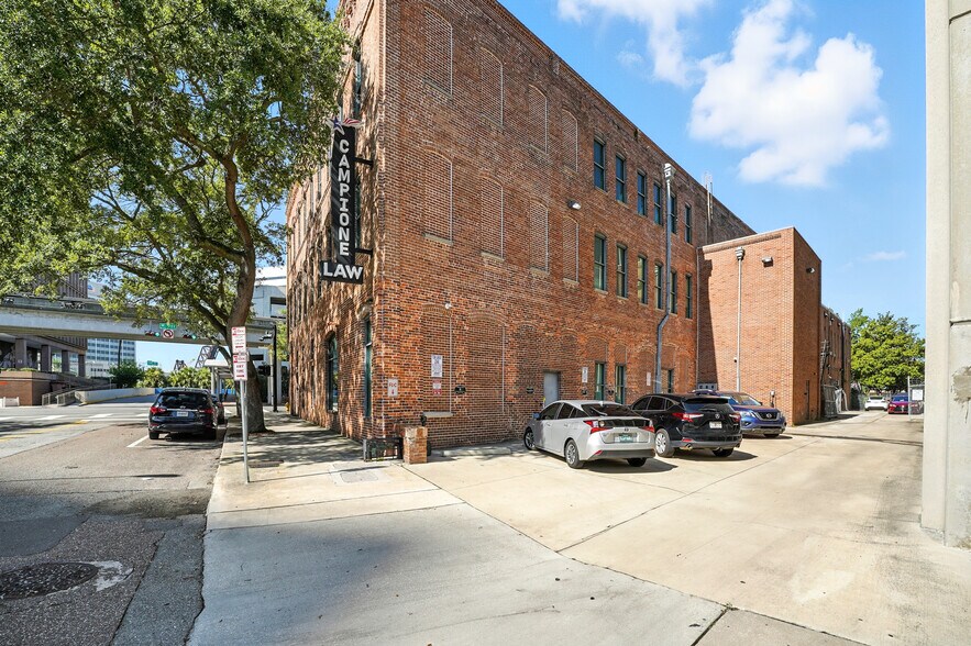 More Photos Of 501 W Bay St, Jacksonville Office For Lease