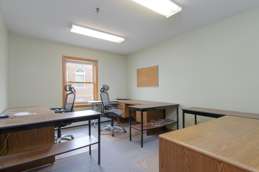 More Photos Of 156 Main St, Ludlow Office For Sale