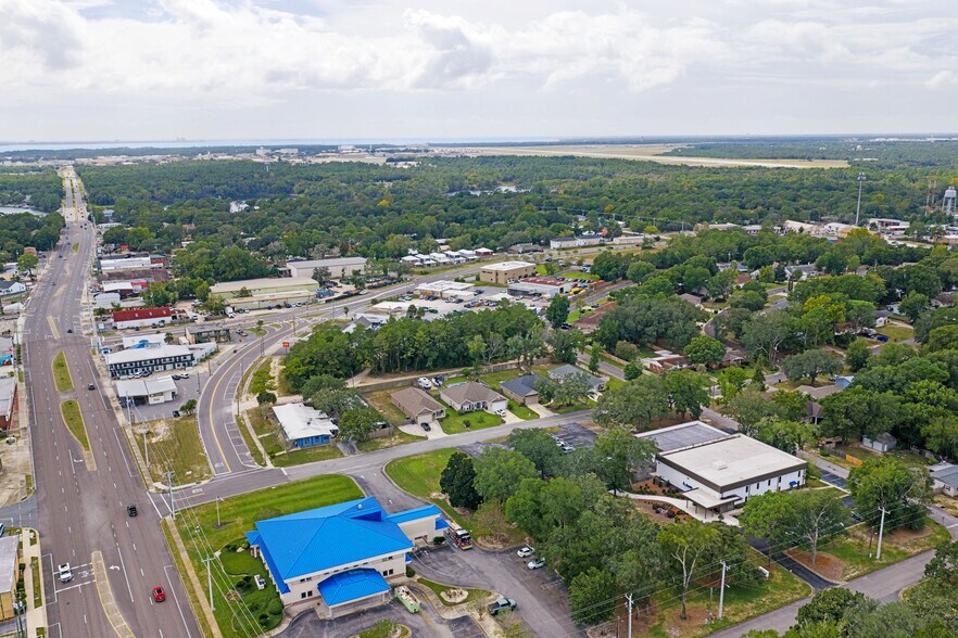 More Photos Of 313-315 Edge Ave, Valparaiso Office For Sale