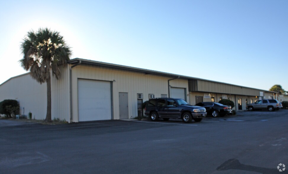 More Photos Of 6140 Edgewater Dr, Orlando Unknown For Lease