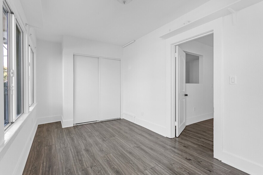 More Photos Of 20 Brooks Ave, Venice Apartments For Sale