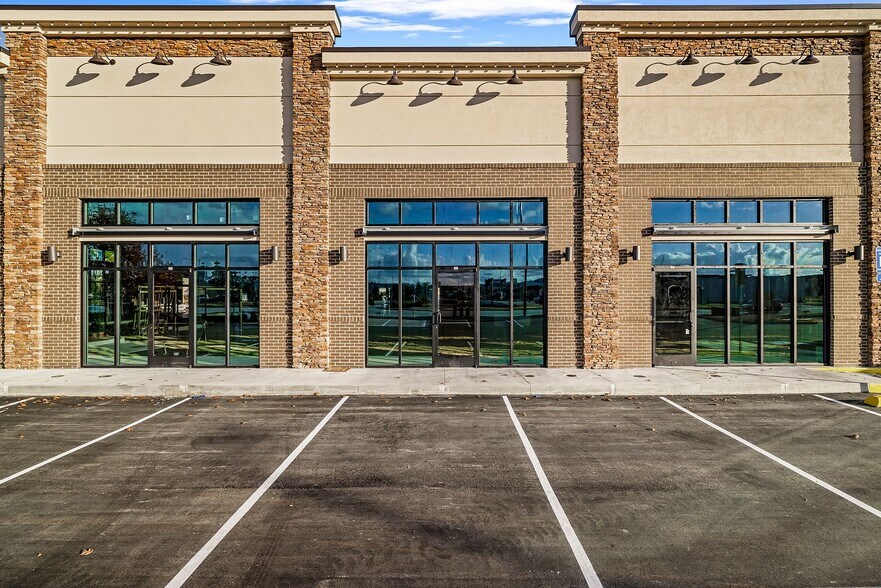 More Photos Of 220 Tanger Outlets Blvd, Pooler Storefront For Lease