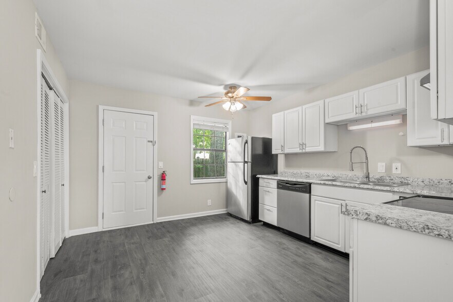 More Photos Of 324 Walton Ferry Rd, Hendersonville Apartments For Sale