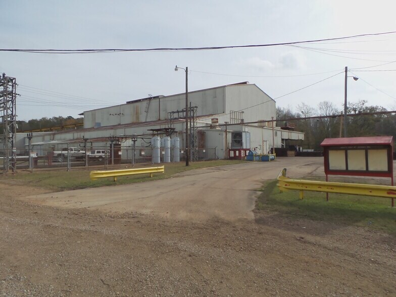 More Photos Of 400 W Main St, Ackerman Industrial For Sale