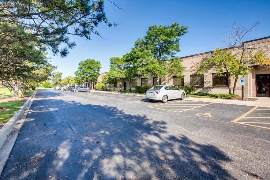 More Photos Of 1840-1864 S Elmhurst Rd, Mount Prospect Unknown For Lease