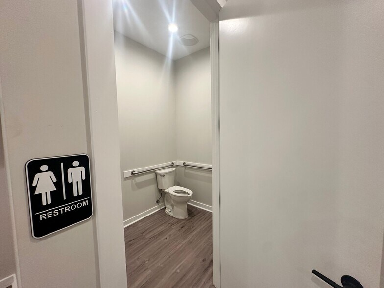 More Photos Of 6110 McFarland Station Dr, Alpharetta Medical For Lease