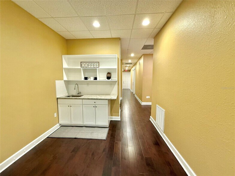 More Photos Of 1402 W Fletcher Ave, Tampa Coworking Space