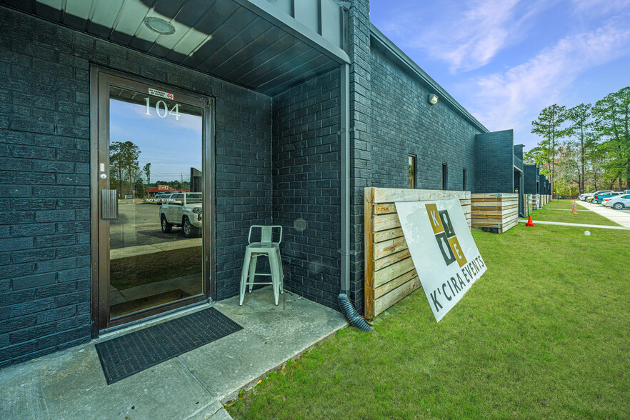 Primary Photo Of 622 Old Trolley Rd, Summerville Storefront For Sale