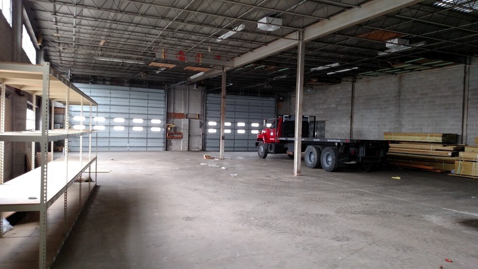 More Photos Of 35-39 Kiscona Rd, Mount Kisco Warehouse For Lease