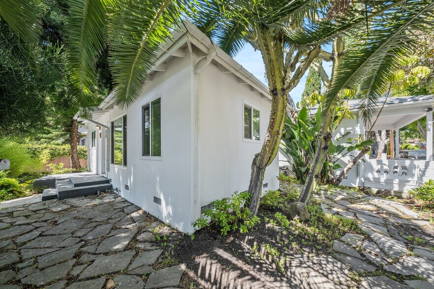 More Photos Of 8710 Sherwood Dr, West Hollywood Multifamily For Sale